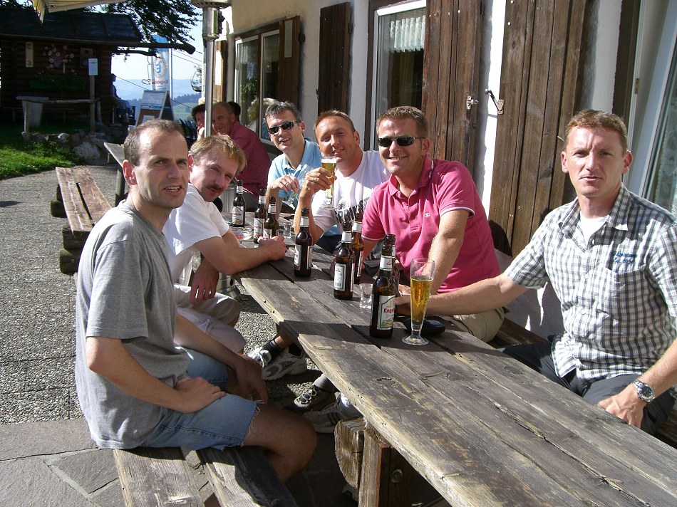 Prost! Von links: Eiches, Willy, Siggi, Oli, Hardy und Stan
