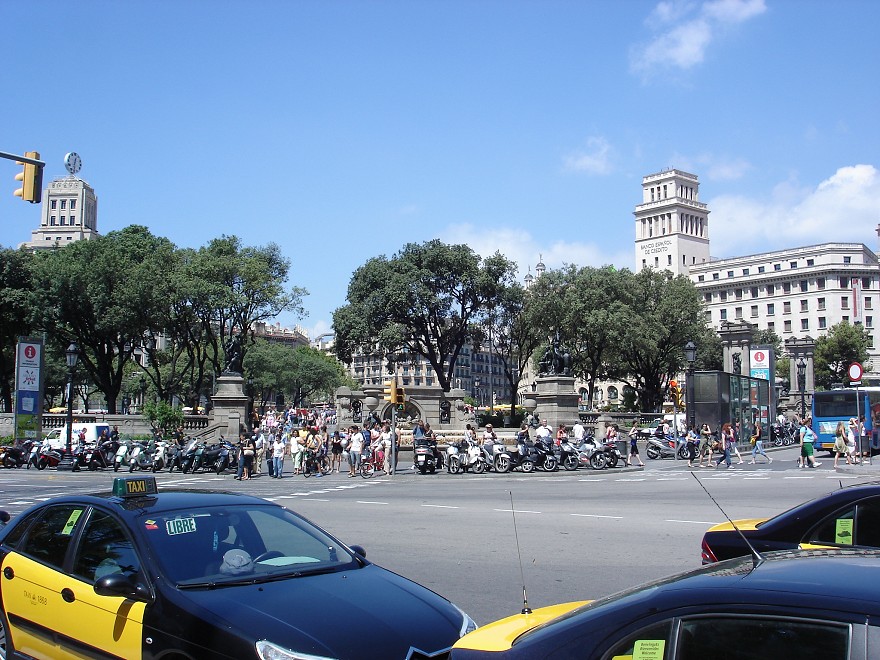 Der bekannte "Placa Catalunya" direkt im Zentrum